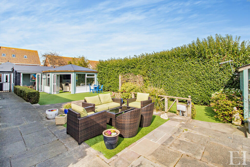 4 bedroom detached house for sale in High Street, Kessingland, NR33