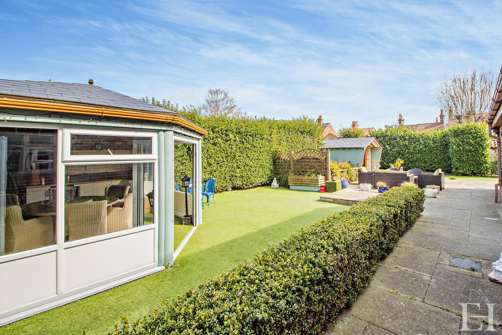 4 bedroom detached house for sale in High Street, Kessingland, NR33