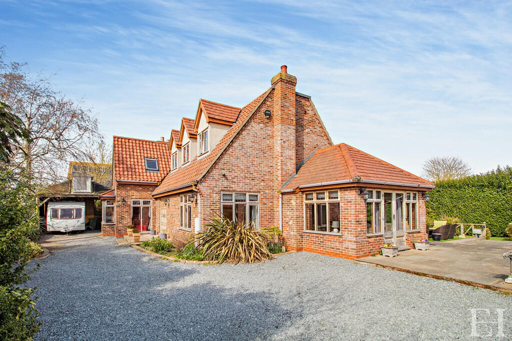 4 bedroom detached house for sale in High Street, Kessingland, NR33