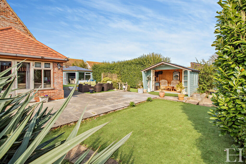 4 bedroom detached house for sale in High Street, Kessingland, NR33