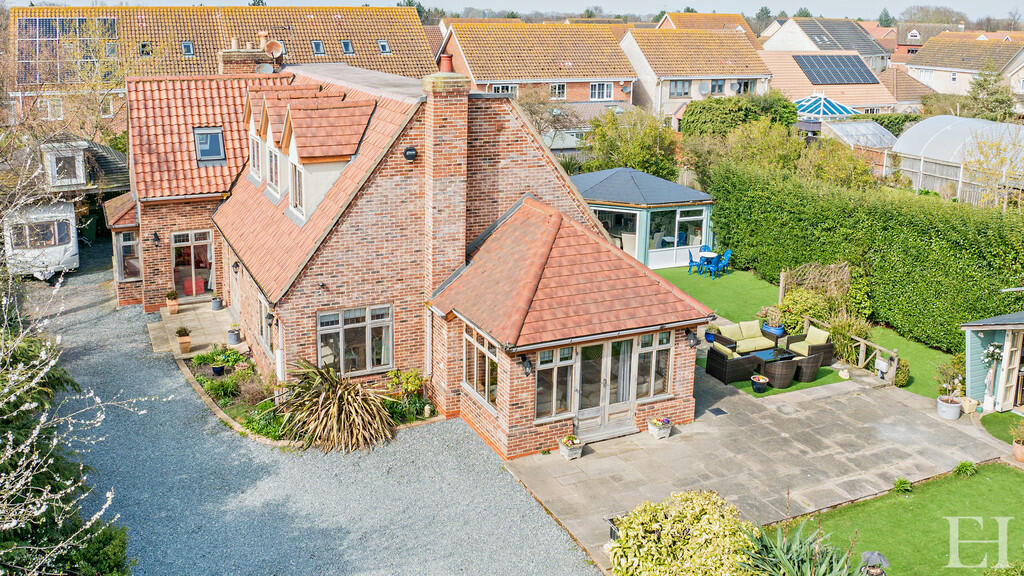 4 bedroom detached house for sale in High Street, Kessingland, NR33