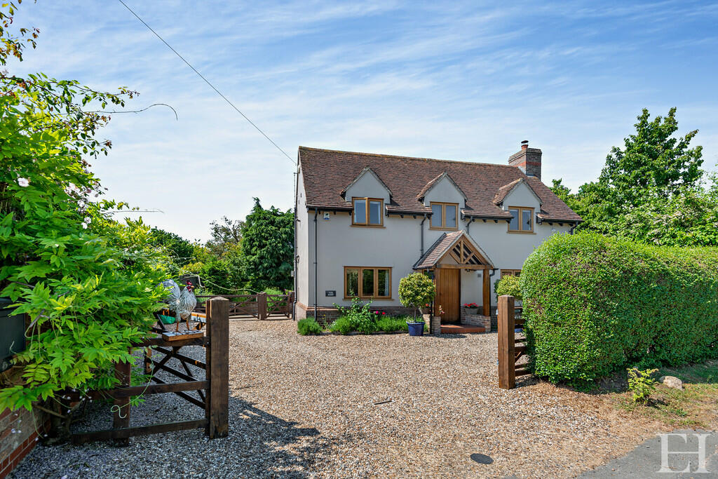 3 bedroom detached house for sale in Boxted, Colchester, CO4