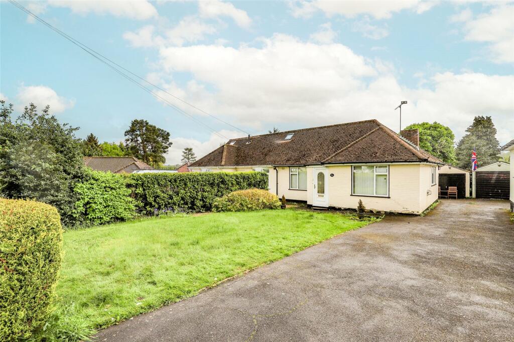 2 bedroom bungalow for sale in Marshalls Way, Wheathampstead, St