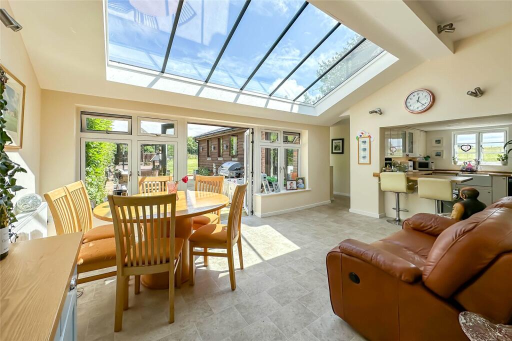 Additional property image - Priors Spring House, Little Woodend, Markyate, AL3