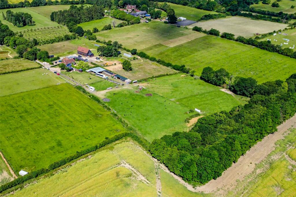 Additional property image - Priors Spring House, Little Woodend, Markyate, AL3