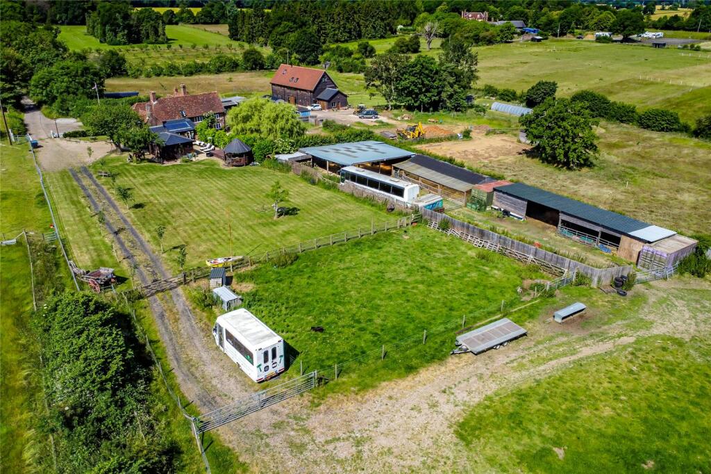 Additional property image - Priors Spring House, Little Woodend, Markyate, AL3