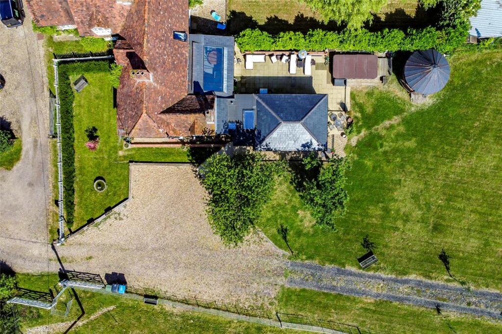 Additional property image - Priors Spring House, Little Woodend, Markyate, AL3