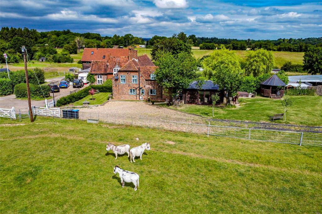 Additional property image - Priors Spring House, Little Woodend, Markyate, AL3