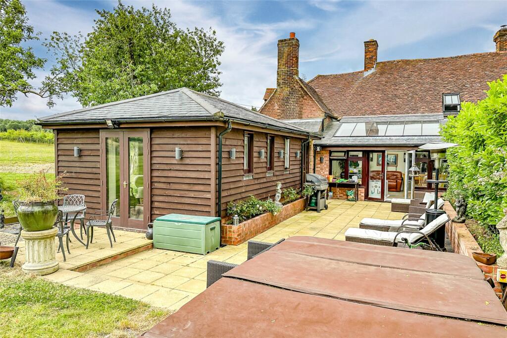 Additional property image - Priors Spring House, Little Woodend, Markyate, AL3