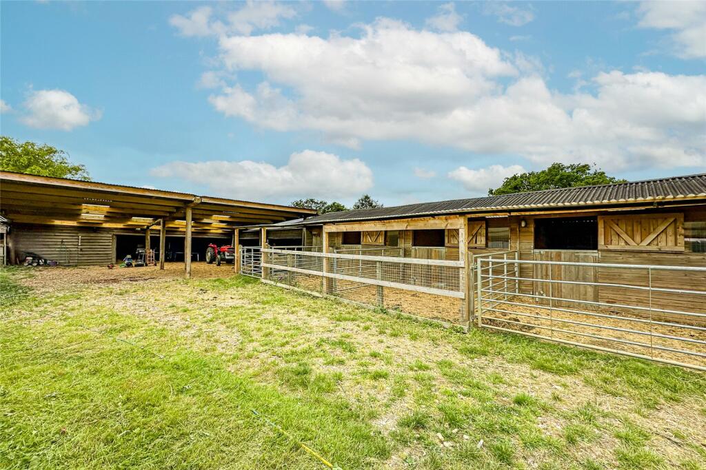 Additional property image - Priors Spring House, Little Woodend, Markyate, AL3