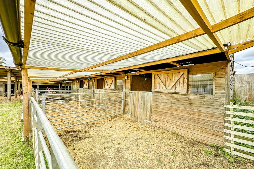 Additional property image - Priors Spring House, Little Woodend, Markyate, AL3