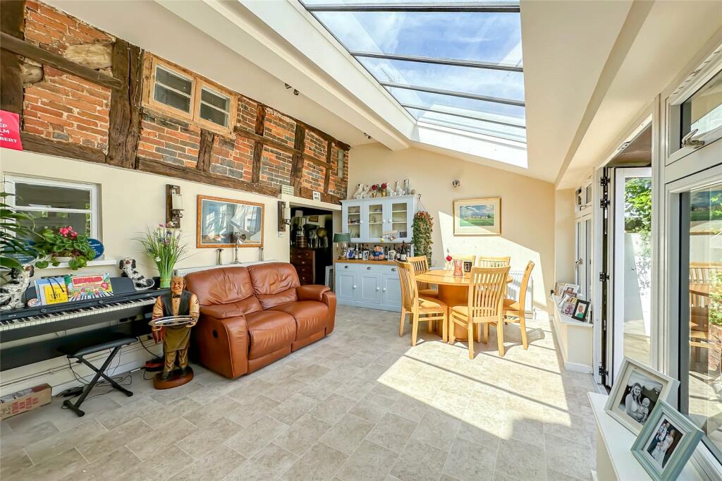 Additional property image - Priors Spring House, Little Woodend, Markyate, AL3