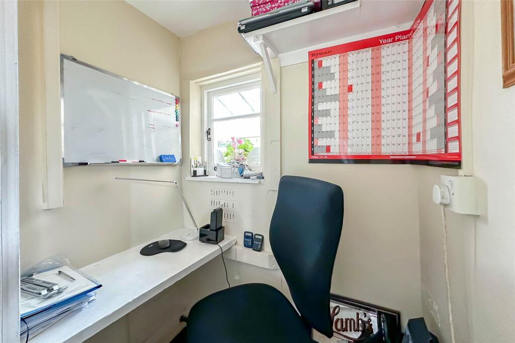 Additional property image - Priors Spring House, Little Woodend, Markyate, AL3