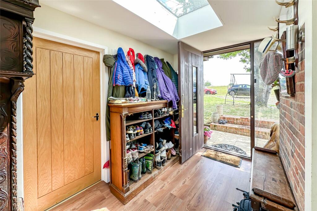 Additional property image - Priors Spring House, Little Woodend, Markyate, AL3