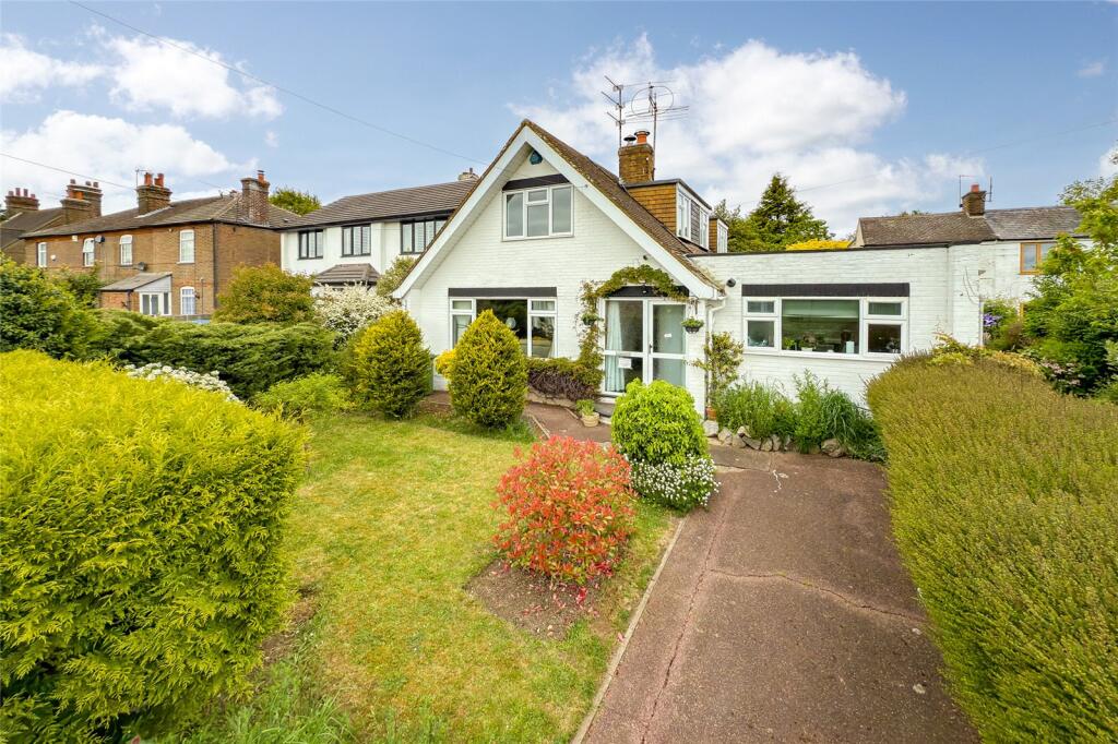 Main image of property: Woodside Road, Woodside, Bedfordshire, LU1