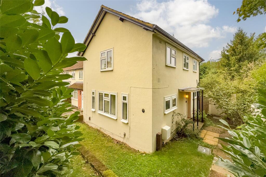 Main image of property: Roundfield Avenue, Harpenden, Hertfordshire, AL5