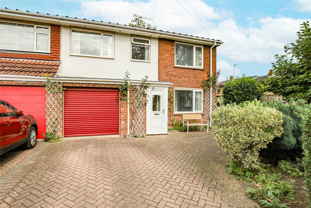 3 bedroom semidetached house for sale in Hall Gardens, Colney Heath
