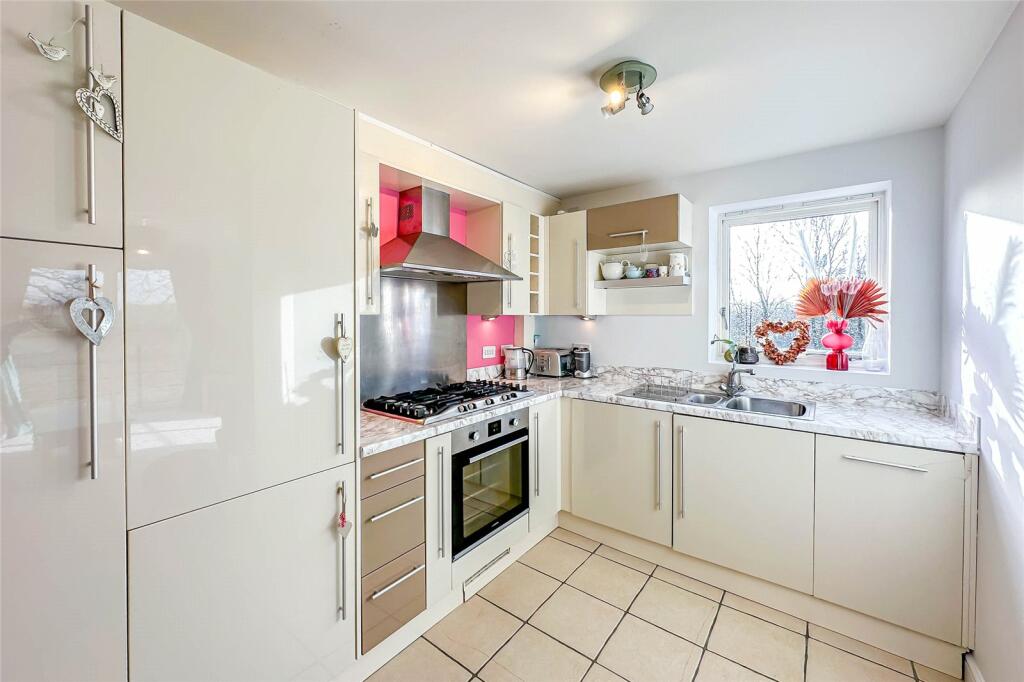 Additional property image - Astwick Manor, Coopers Green Lane, Hatfield, Hertfordshire, AL10