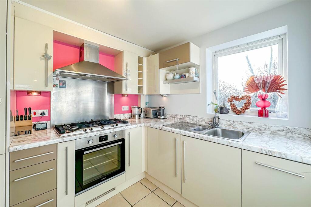 Additional property image - Astwick Manor, Coopers Green Lane, Hatfield, Hertfordshire, AL10