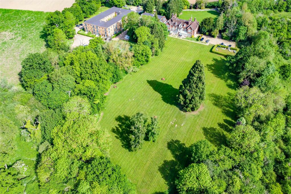 Additional property image - Astwick Manor, Coopers Green Lane, Hatfield, Hertfordshire, AL10