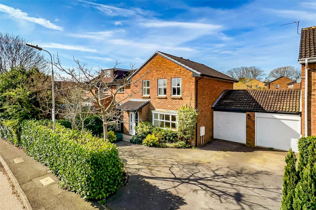 4 bedroom detached house for sale in Villiers Crescent, St. Albans, Hertfordshire, AL4