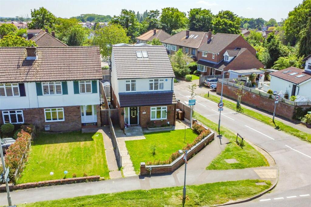 4 bedroom detached house for sale in The Ridgeway, St. Albans, Hertfordshire, AL4