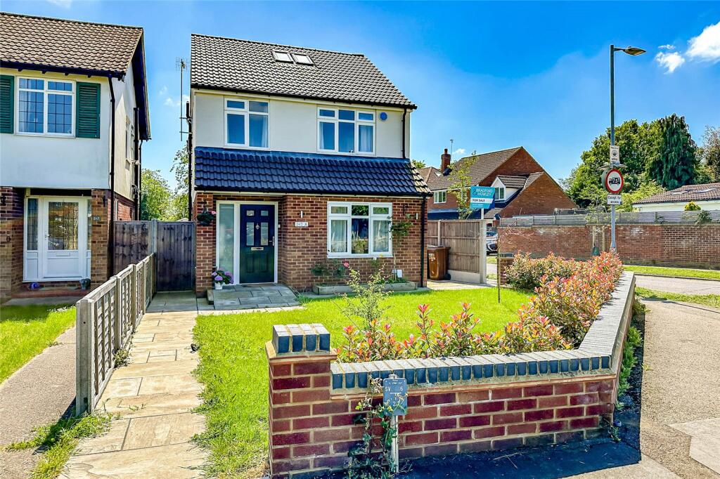 4 bedroom detached house for sale in The Ridgeway, St. Albans, Hertfordshire, AL4