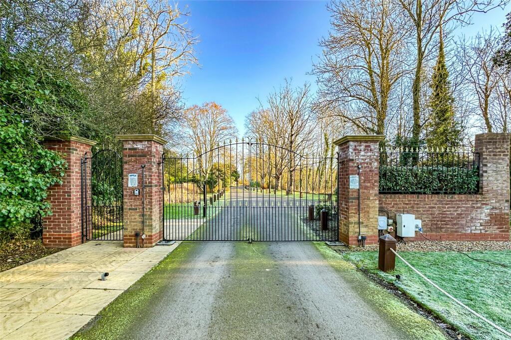 Additional property image - Astwick Manor, Coopers Green Lane, Hatfield, Hertfordshire, AL10