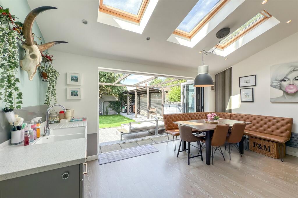 Main image of property: Chestnut Drive, St. Albans, Hertfordshire, AL4