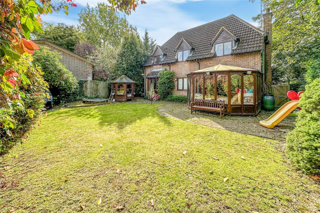 3 bedroom detached house for sale in Frogmore, St. Albans, Hertfordshire, AL2