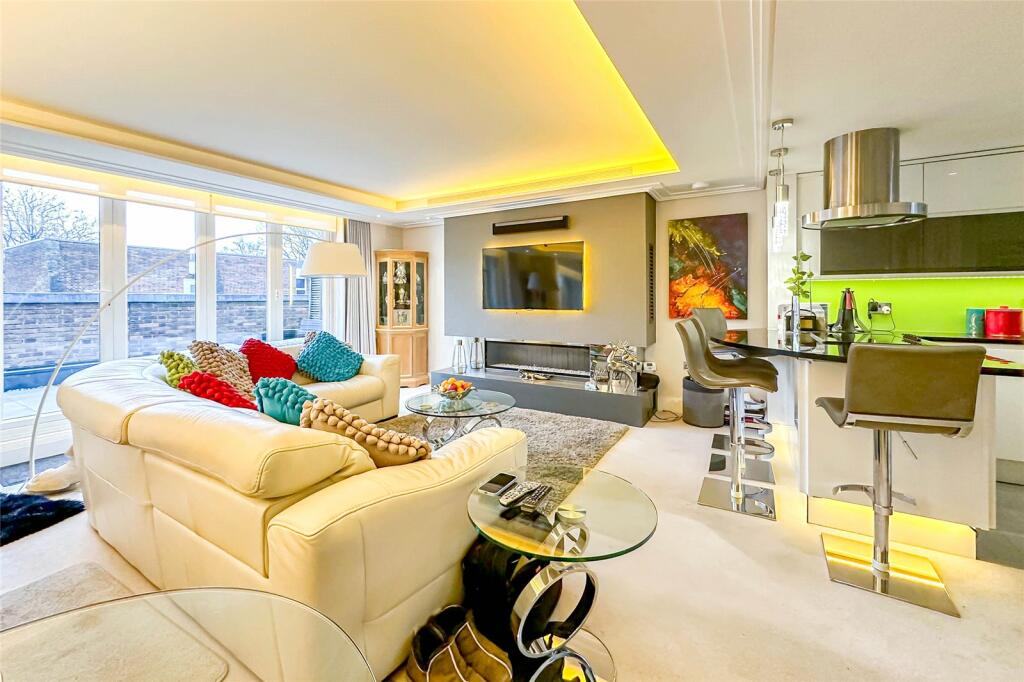 2 bedroom apartment for sale in Heritage Close, St Albans, Herts, AL3