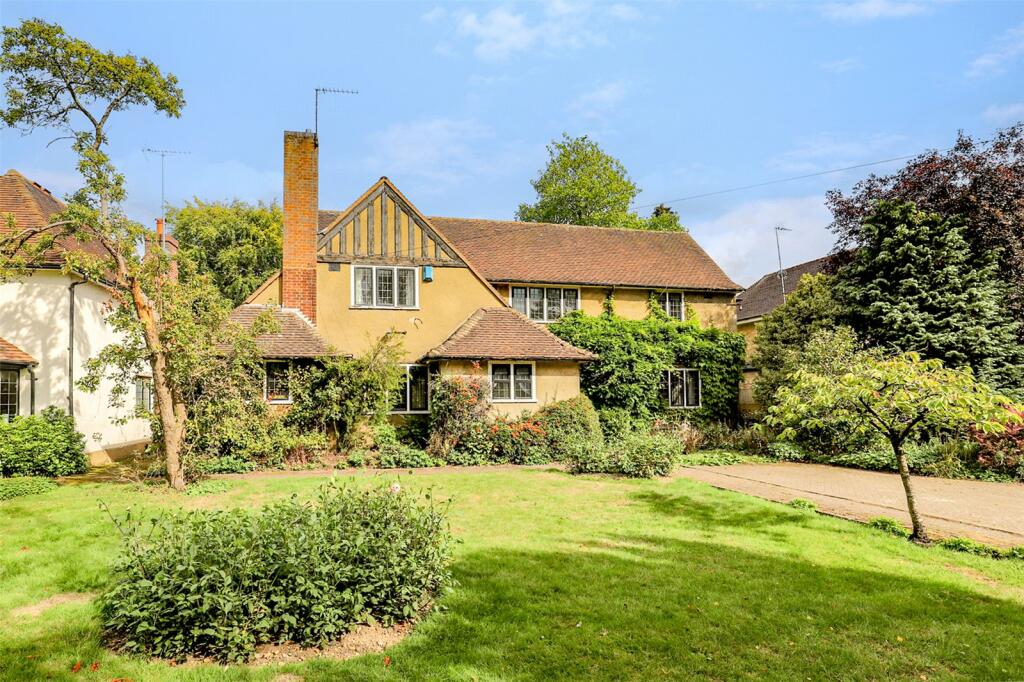 4 bedroom detached house for sale in Townsend Drive, St. Albans, Hertfordshire, AL3