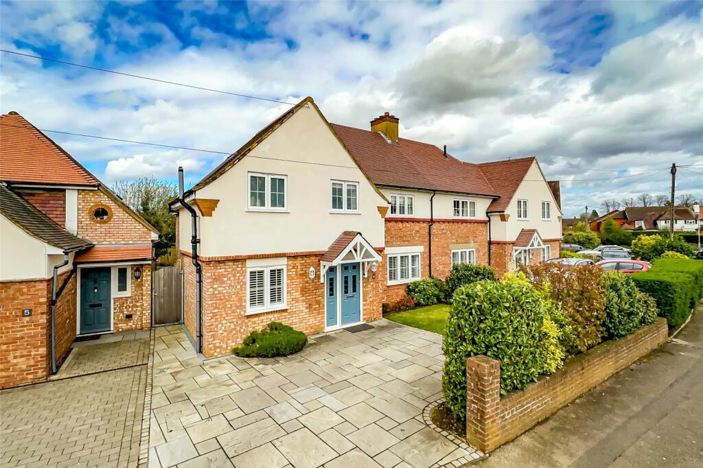 4 bedroom semi-detached house for sale in Batchwood View, St. Albans, Hertfordshire, AL3