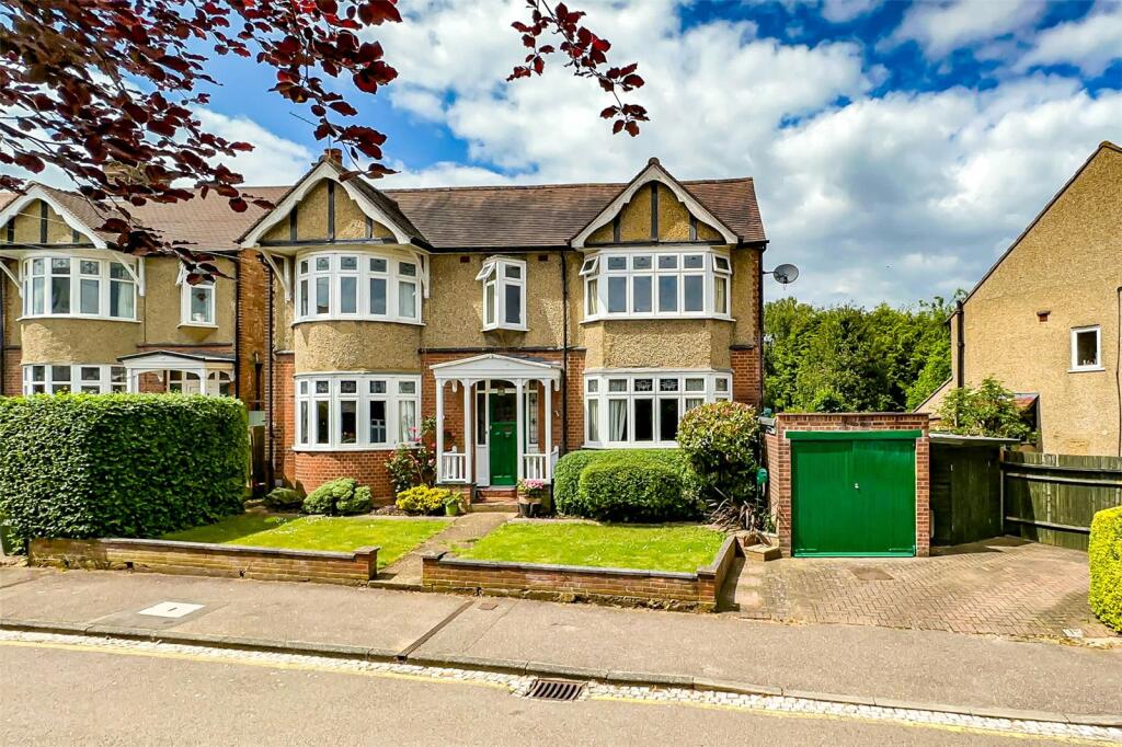 Main image of property: Vanda Crescent, St Albans, Hertfordshire, AL1