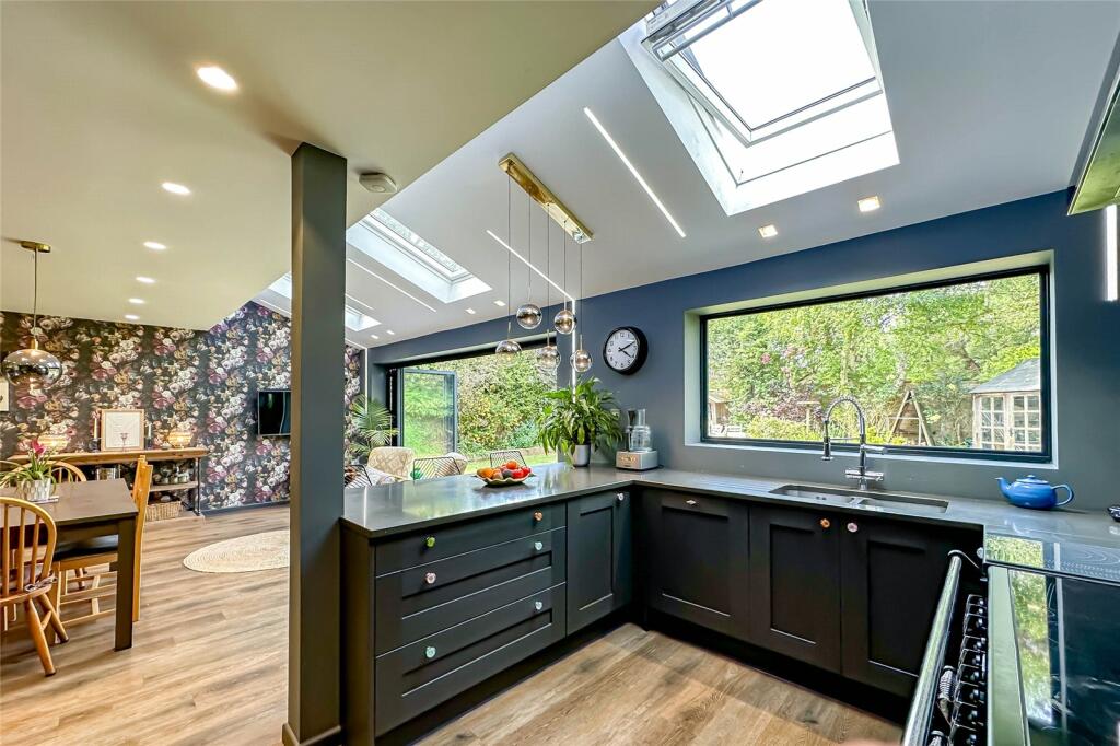Additional property image - Tippendell Lane, St. Albans, Hertfordshire, AL2