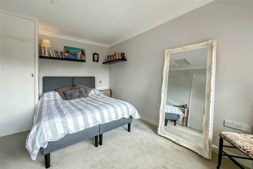 Additional property image - Tippendell Lane, St. Albans, Hertfordshire, AL2