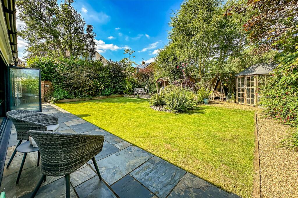 Additional property image - Tippendell Lane, St. Albans, Hertfordshire, AL2