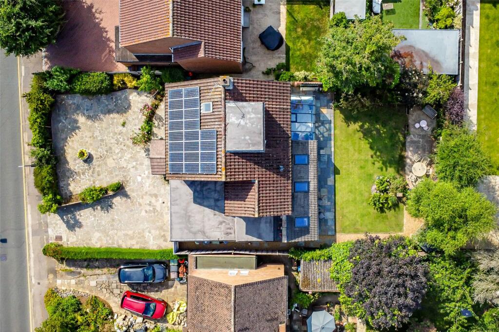 Additional property image - Tippendell Lane, St. Albans, Hertfordshire, AL2