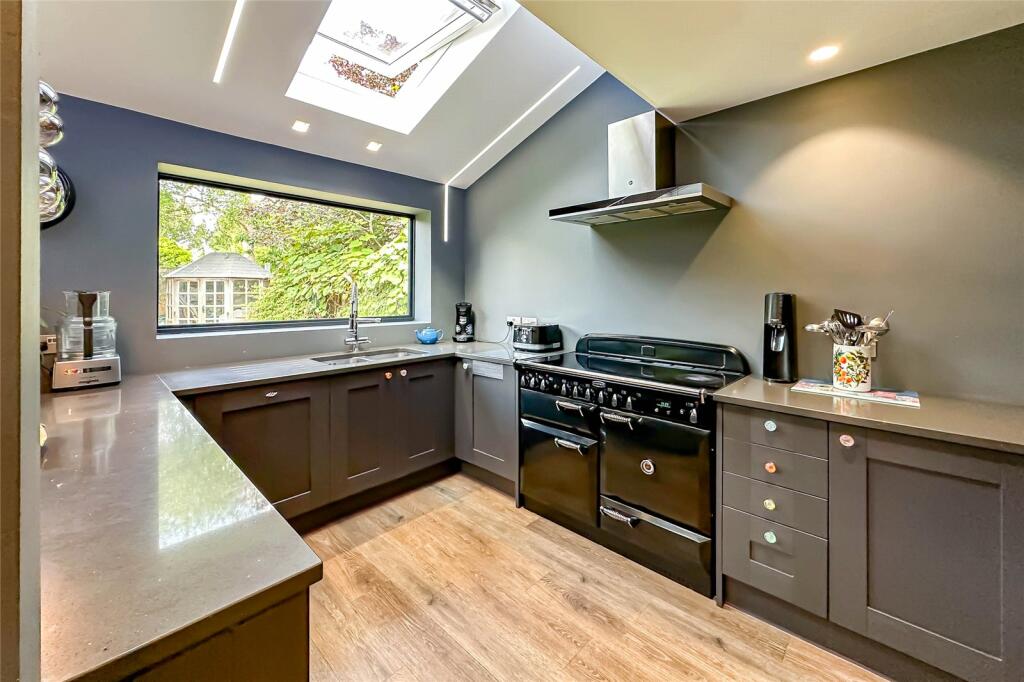 Additional property image - Tippendell Lane, St. Albans, Hertfordshire, AL2