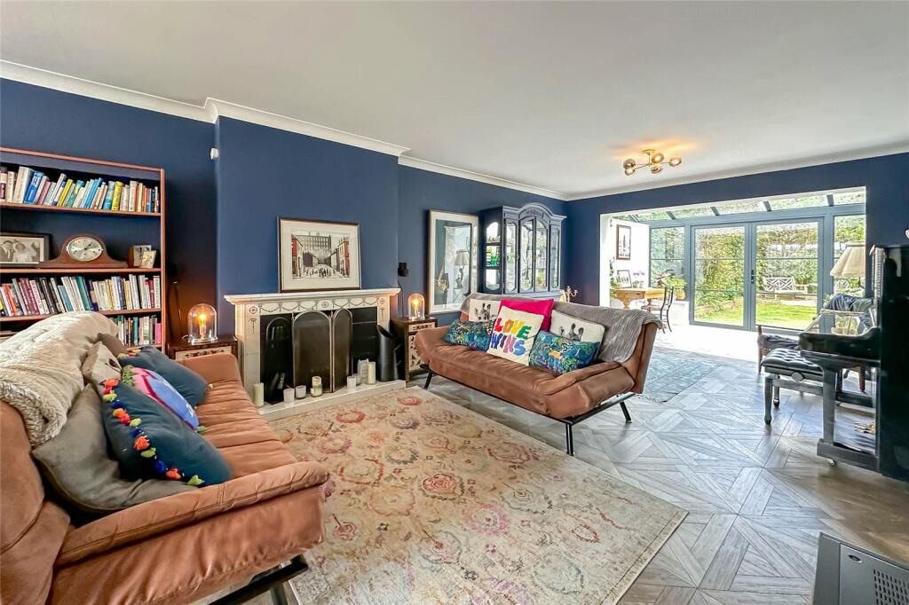 Additional property image - Tippendell Lane, St. Albans, Hertfordshire, AL2