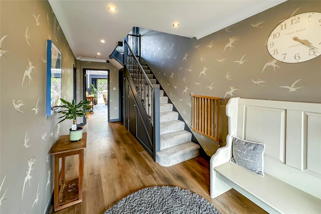 Additional property image - Tippendell Lane, St. Albans, Hertfordshire, AL2
