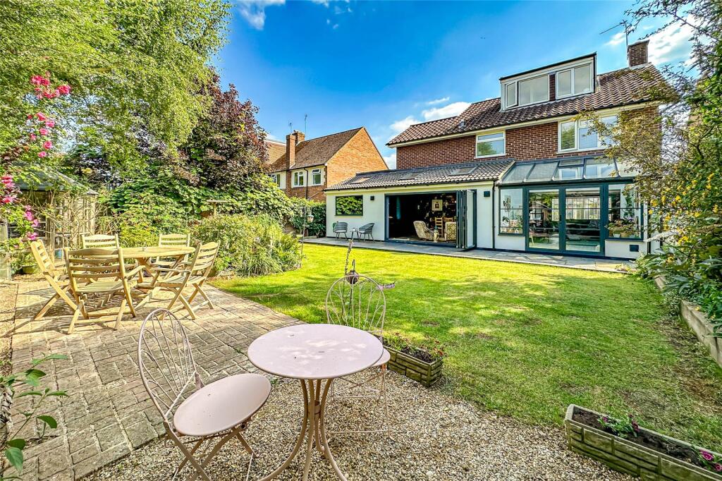 Additional property image - Tippendell Lane, St. Albans, Hertfordshire, AL2