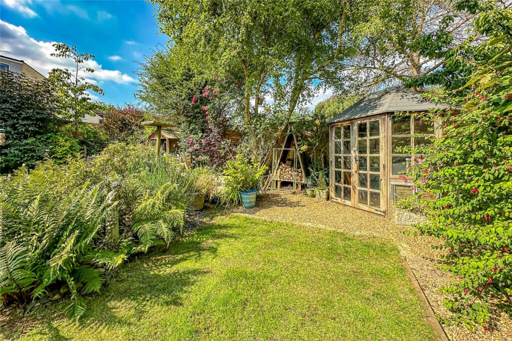 Additional property image - Tippendell Lane, St. Albans, Hertfordshire, AL2