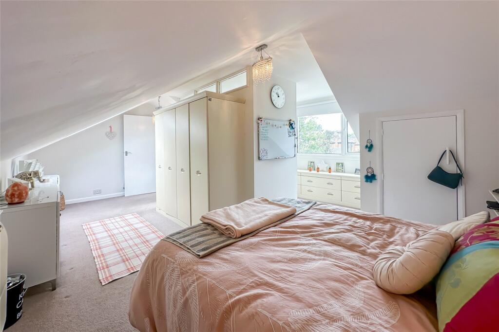 Additional property image - Tippendell Lane, St. Albans, Hertfordshire, AL2