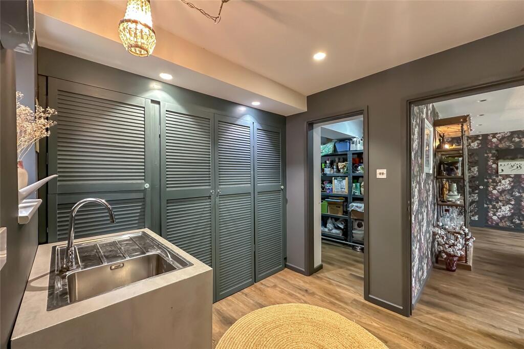 Additional property image - Tippendell Lane, St. Albans, Hertfordshire, AL2