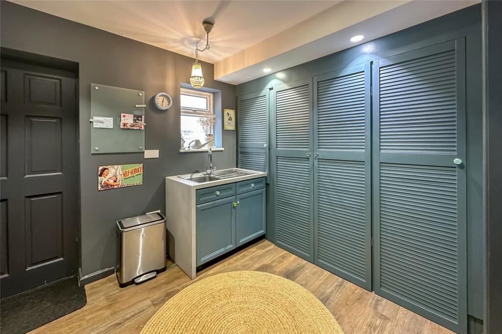 Additional property image - Tippendell Lane, St. Albans, Hertfordshire, AL2