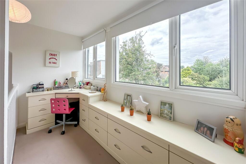 Additional property image - Tippendell Lane, St. Albans, Hertfordshire, AL2