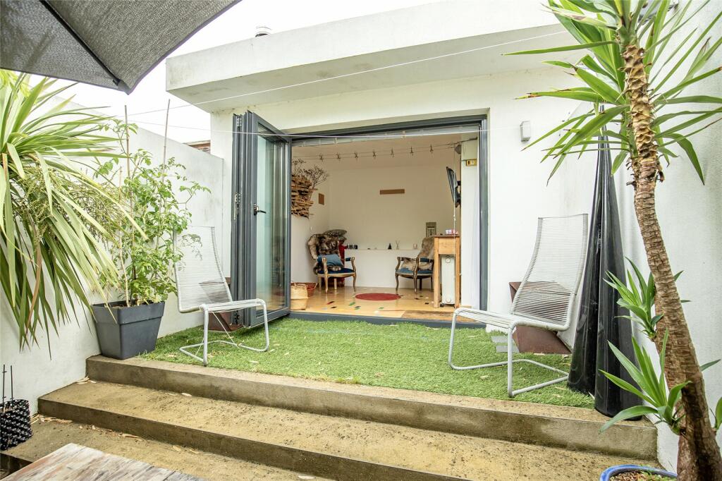 Additional property image - Albion Road, St. Albans, Hertfordshire, AL1