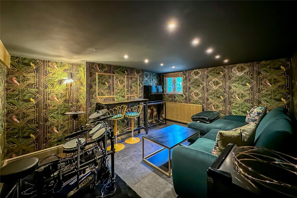 Additional property image - Hatfield Road, St. Albans, Hertfordshire, AL1