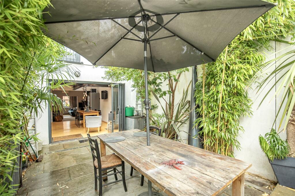 Additional property image - Albion Road, St. Albans, Hertfordshire, AL1